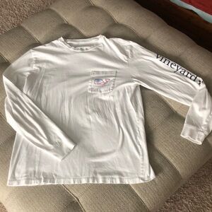 Long sleeve vineyard vine T-shirt